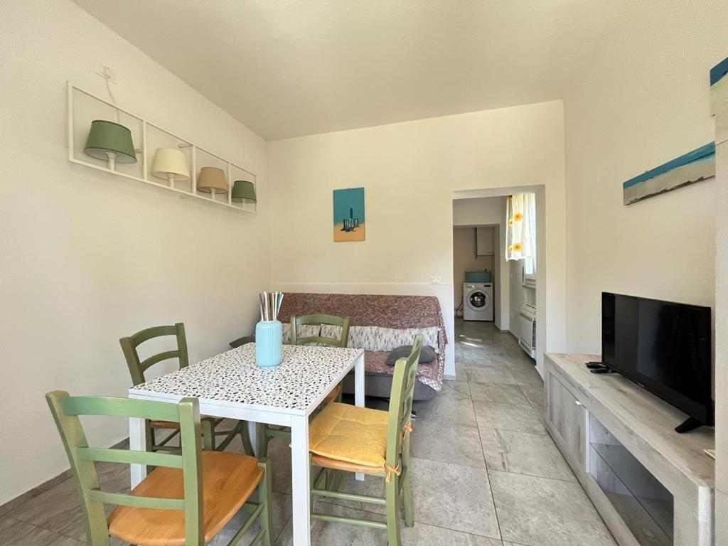 Pineta Apartament ตีร์เรเนีย ภายนอก รูปภาพ