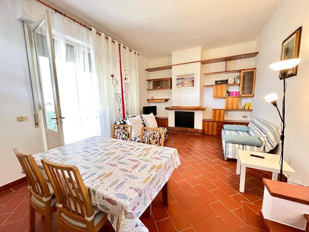Pineta Apartament ตีร์เรเนีย ภายนอก รูปภาพ