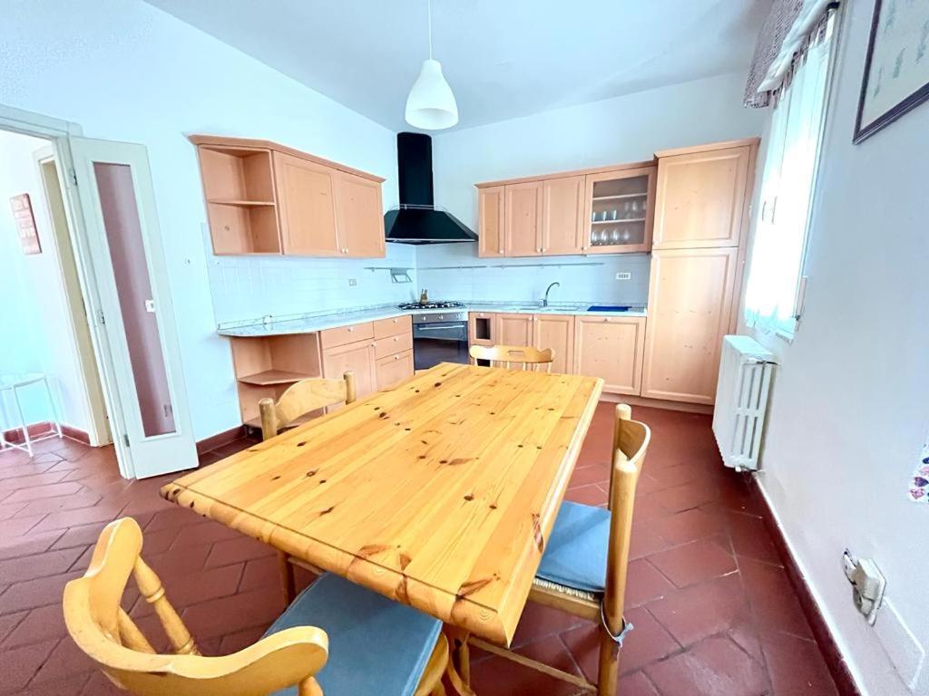 Pineta Apartament ตีร์เรเนีย ภายนอก รูปภาพ