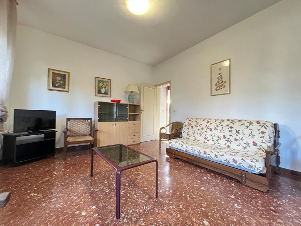 Pineta Apartament ตีร์เรเนีย ภายนอก รูปภาพ