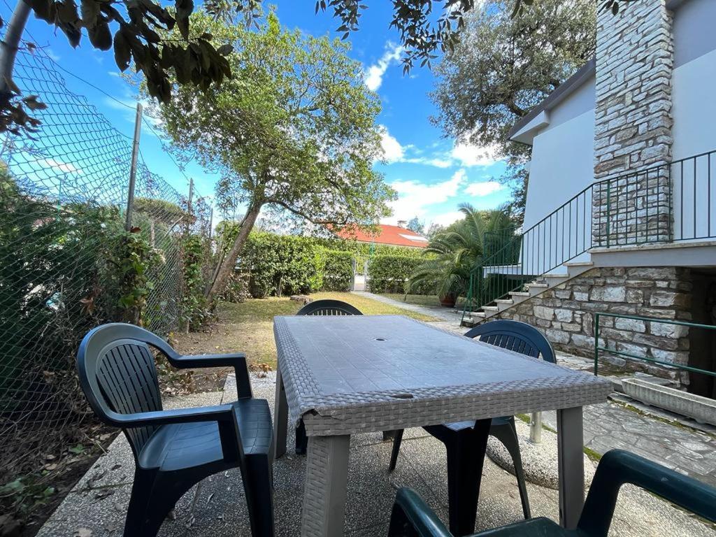 Pineta Apartament ตีร์เรเนีย ภายนอก รูปภาพ