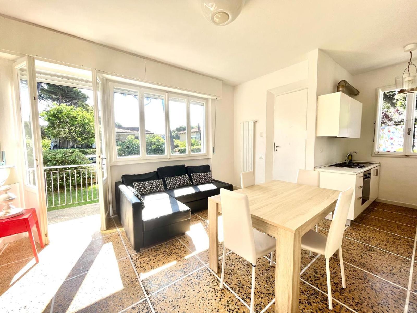 Pineta Apartament ตีร์เรเนีย ภายนอก รูปภาพ