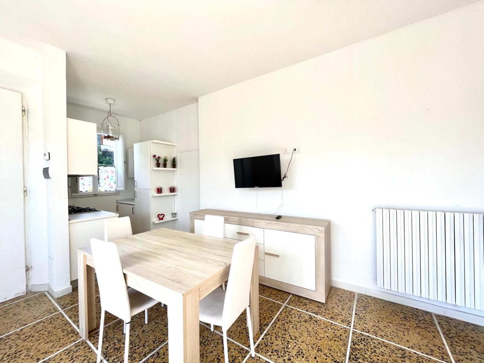 Pineta Apartament ตีร์เรเนีย ภายนอก รูปภาพ