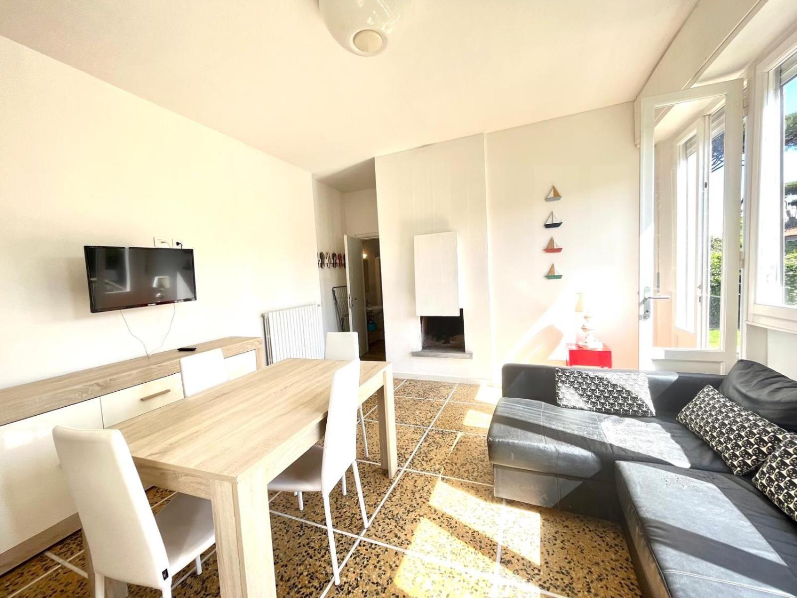 Pineta Apartament ตีร์เรเนีย ภายนอก รูปภาพ