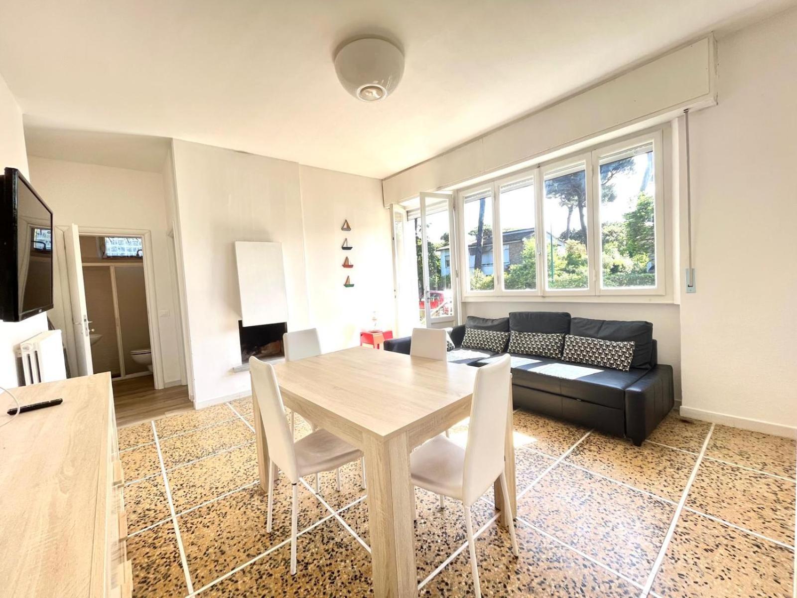 Pineta Apartament ตีร์เรเนีย ภายนอก รูปภาพ