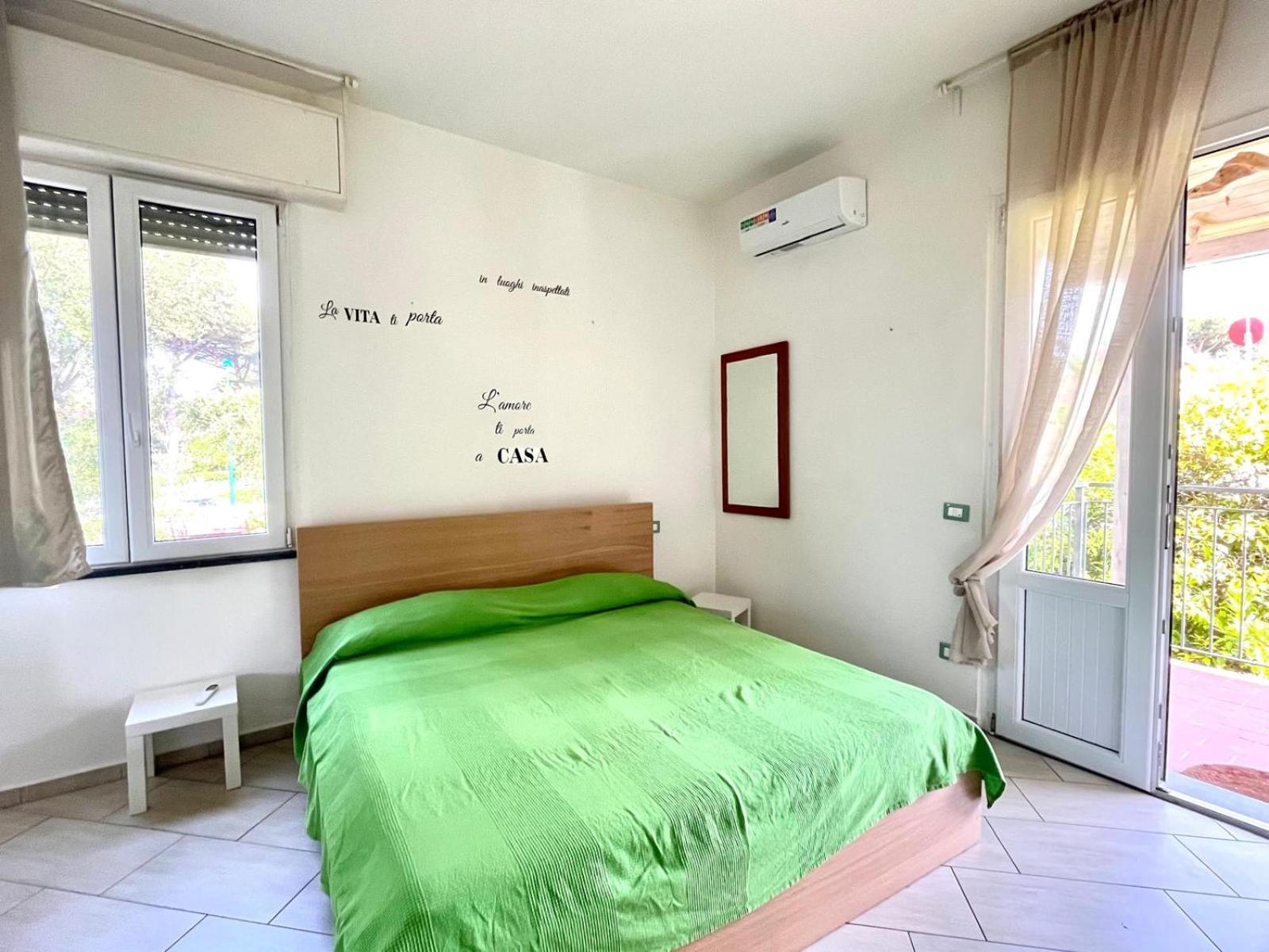 Pineta Apartament ตีร์เรเนีย ภายนอก รูปภาพ