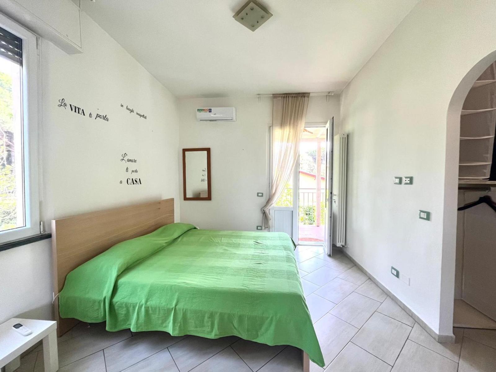 Pineta Apartament ตีร์เรเนีย ภายนอก รูปภาพ