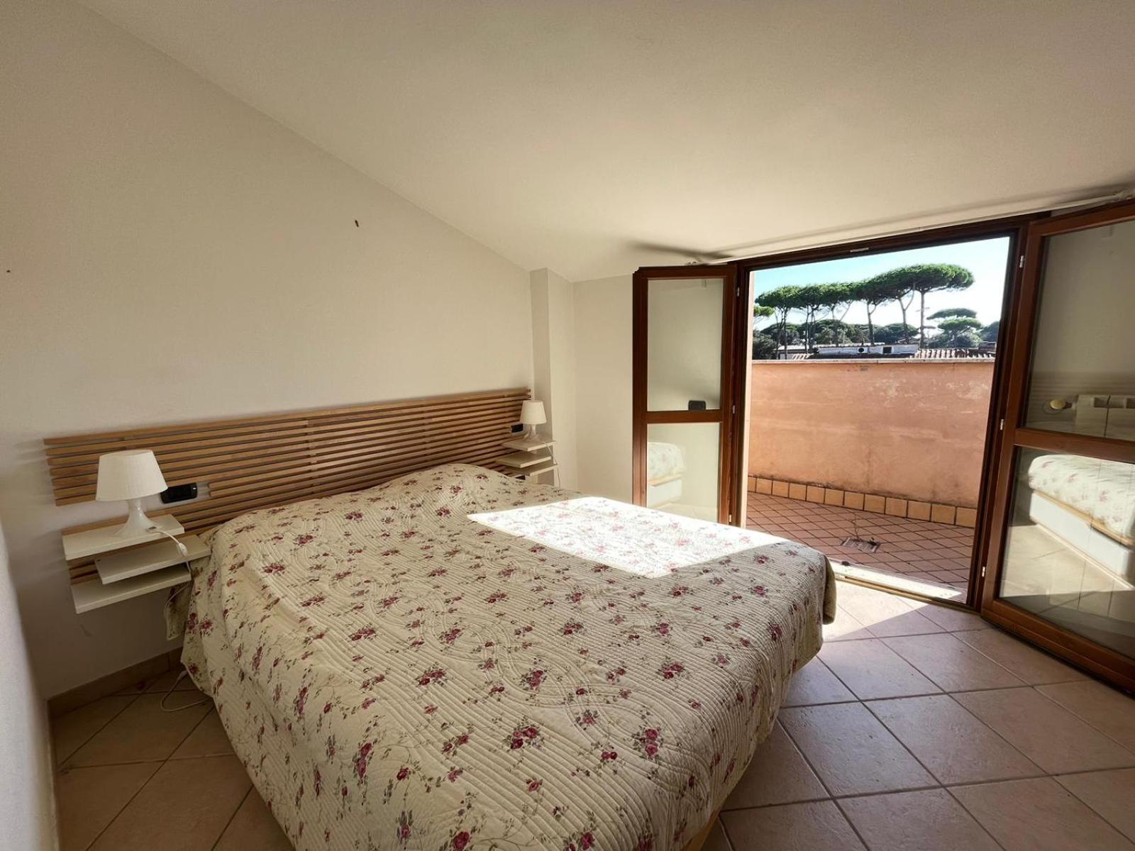 Pineta Apartament ตีร์เรเนีย ภายนอก รูปภาพ