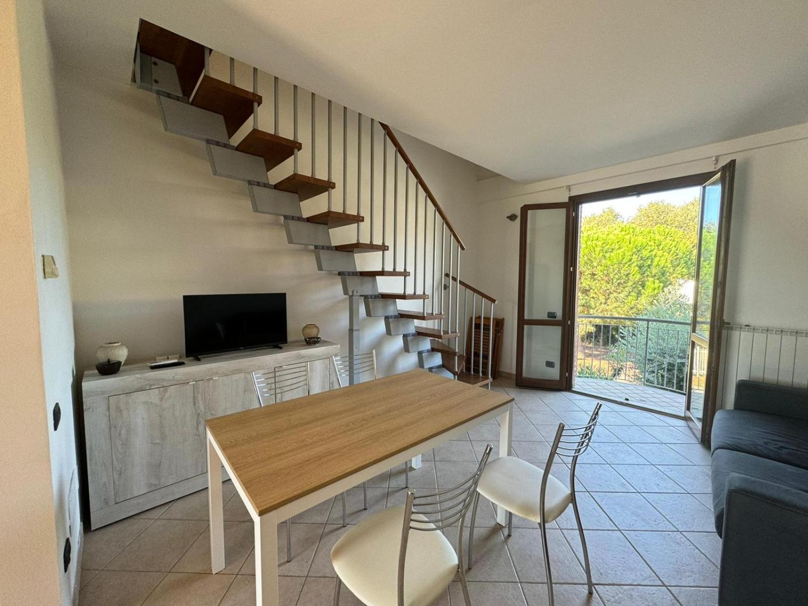 Pineta Apartament ตีร์เรเนีย ภายนอก รูปภาพ